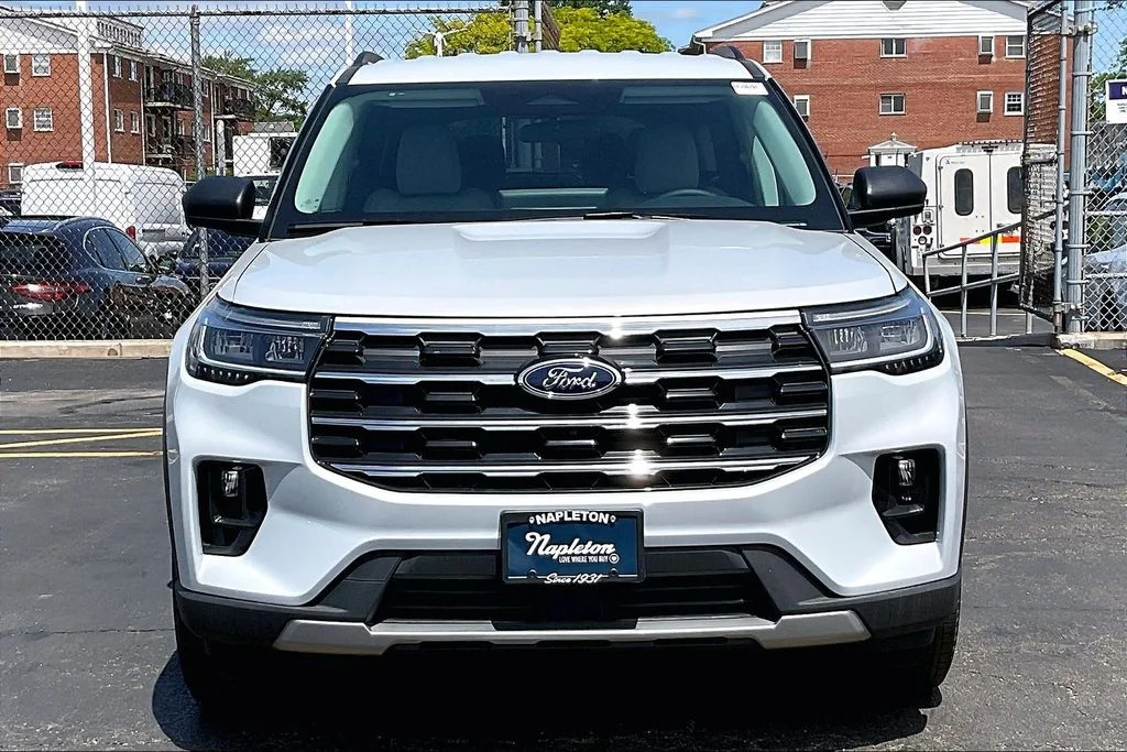 New 2026 Space White Metallic Ford Active image 2