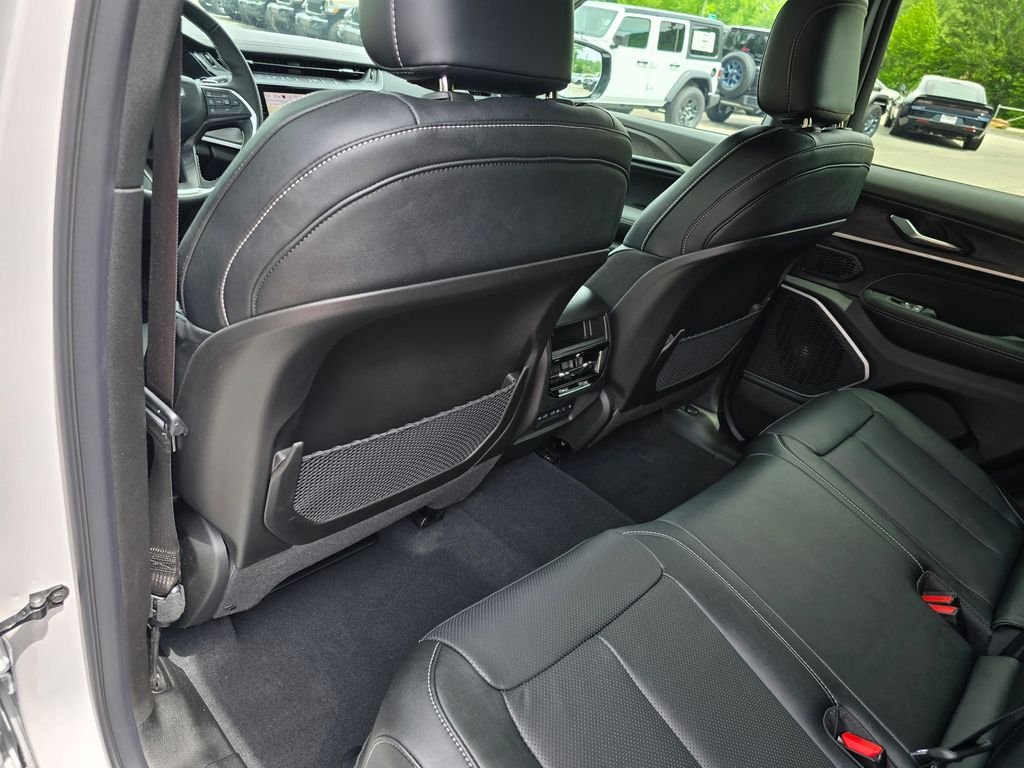 New 2026 Bright White Clear-Coat Exterior Paint Jeep Limited Reserve image 22