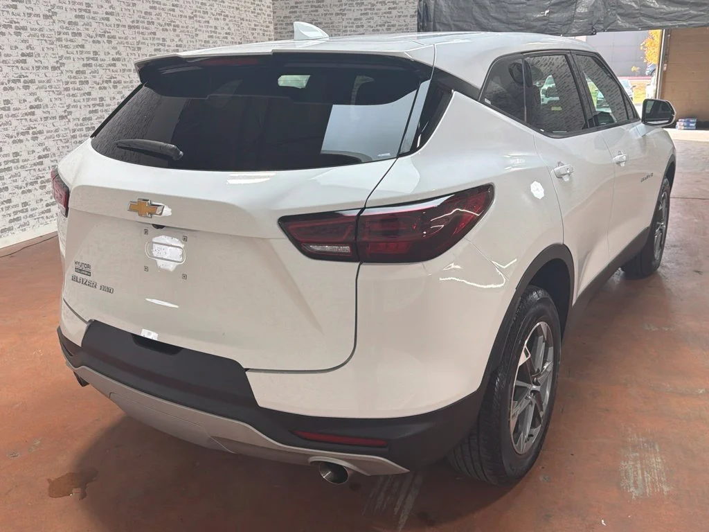 Used 2025 Summit White Chevrolet LT image 7