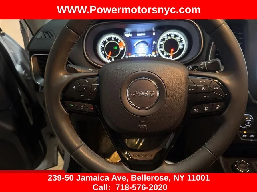 Used 2023 White Jeep Altitude image 36