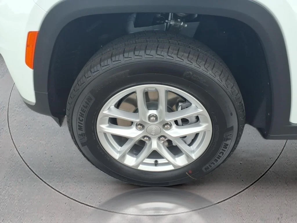 New 2026 Bright White Clearcoat Jeep Laredo X image 4