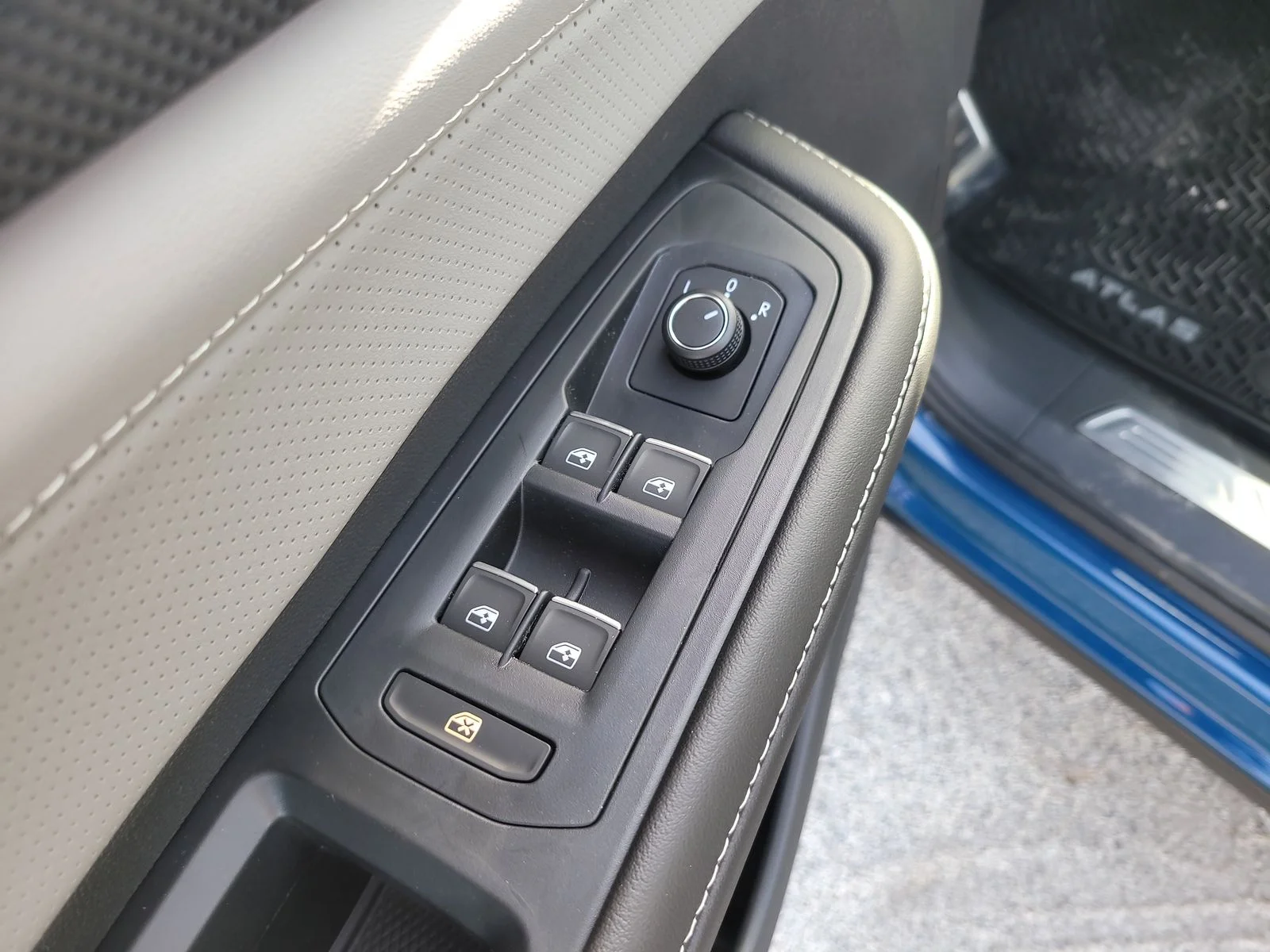 2026 Volkswagen Atlas Cross Sport SEL R-LINE - Photo 17