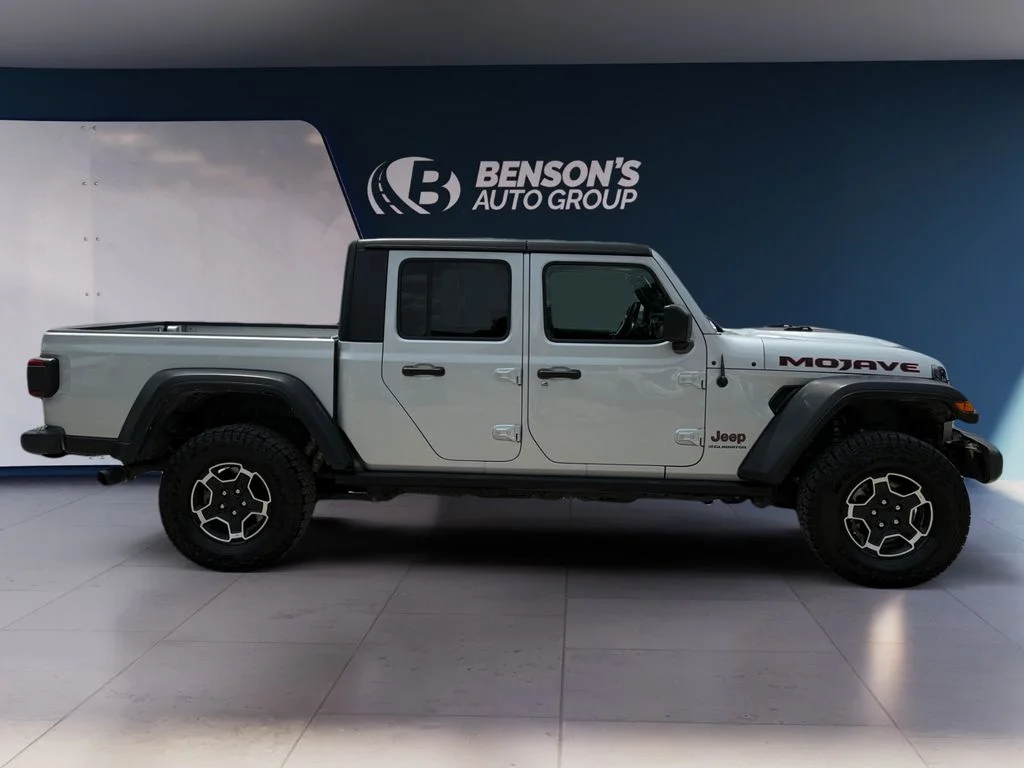 Used 2023 Silver Jeep Mojave image 6