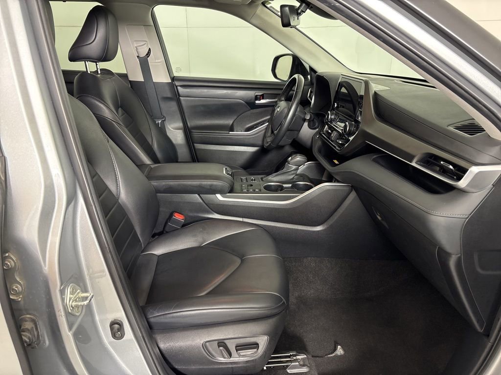 Used 2023 Silver Toyota L image 14