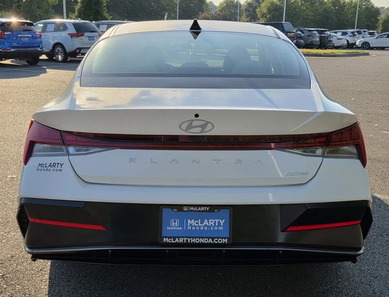 Used 2025 White HYUNDAI LIMITED image 6