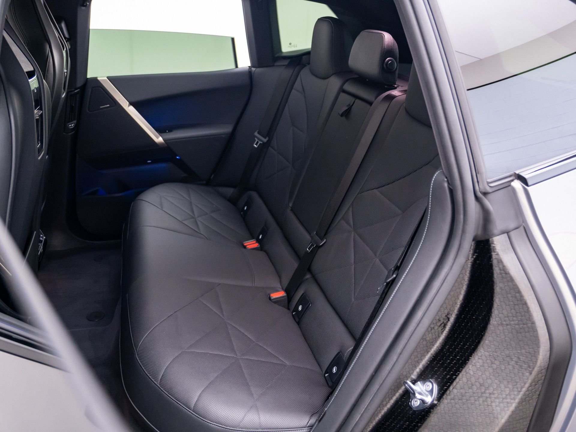 Used 2024 Gray BMW xDrive50 image 18