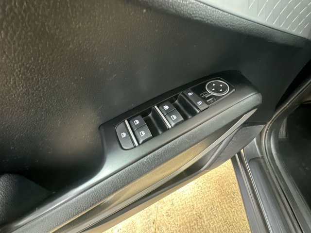 Used 2024  Kia S image 17