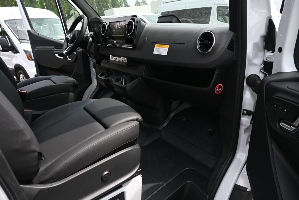 New 2026 Arctic White Mercedes-Benz Cargo 170 WB image 19