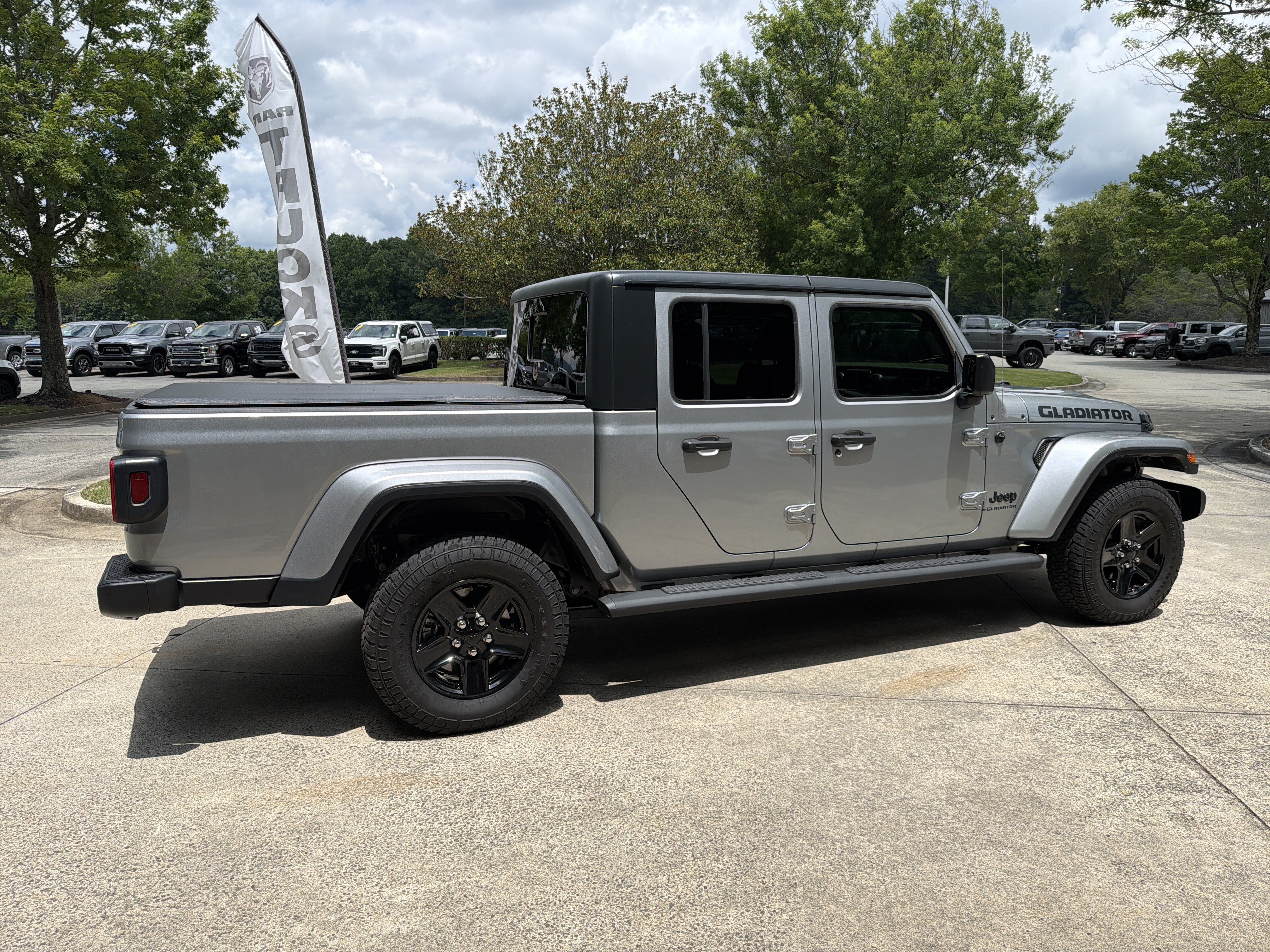 Used 2021 Billet Silver Metallic Clearcoat Jeep Sport S image 8
