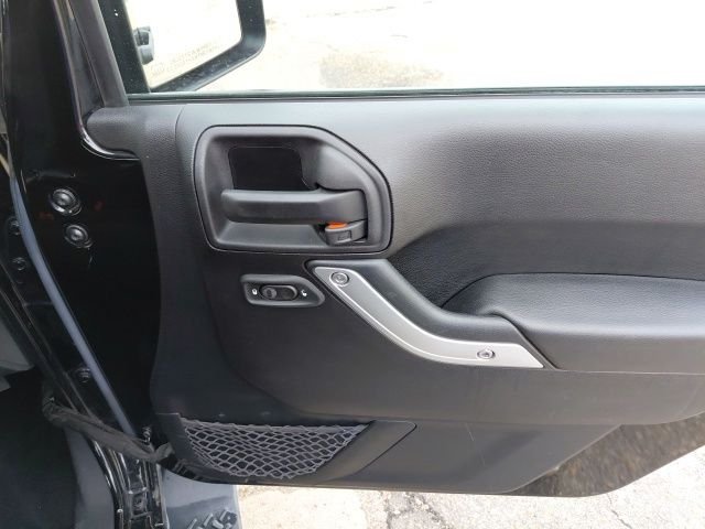 Used 2016 Black Clearcoat Jeep Sahara image 23