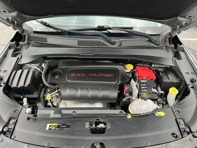 Used 2019 Silver Jeep Latitude image 19