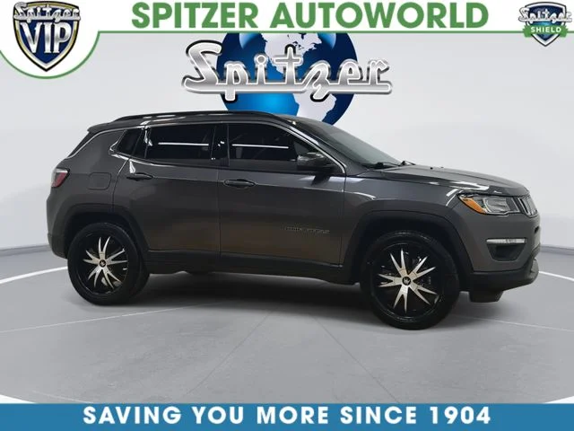 Used 2019 Gray Jeep Latitude image 2