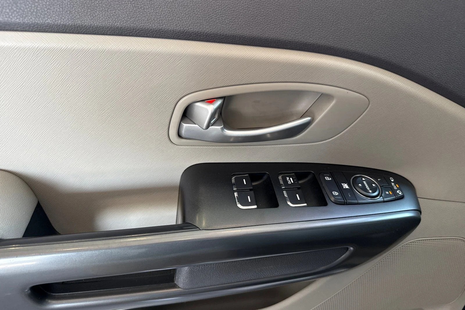 Used 2018 Black Kia LX image 10