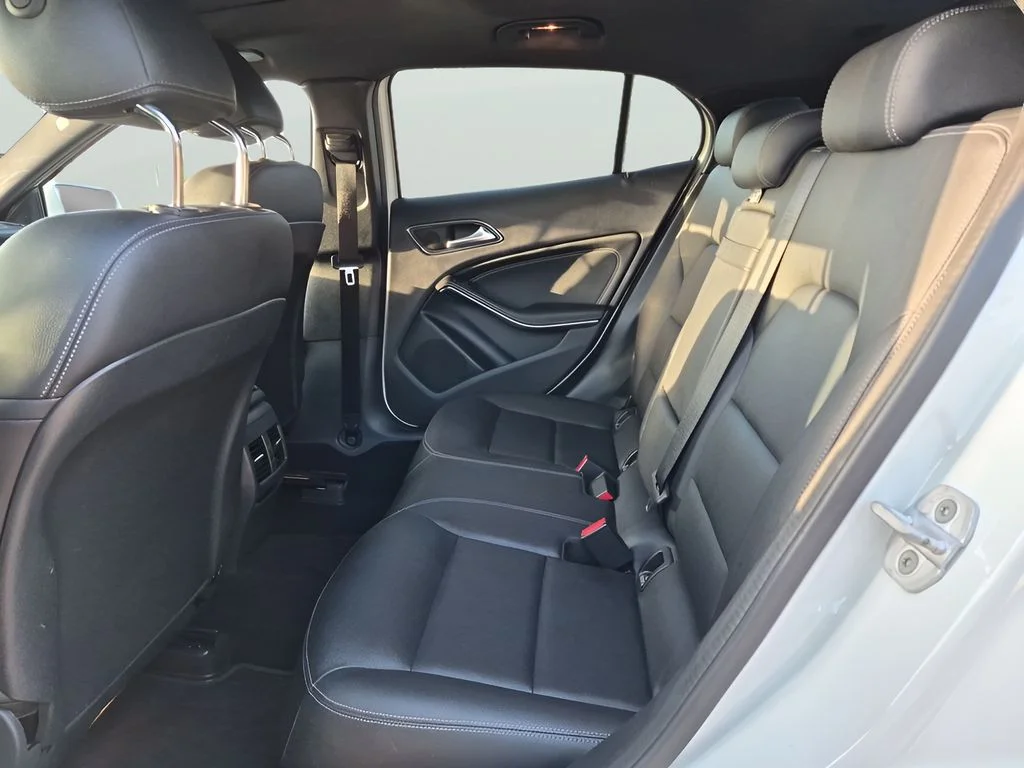 Used 2018 Black Mercedes-Benz GLA 250 image 31