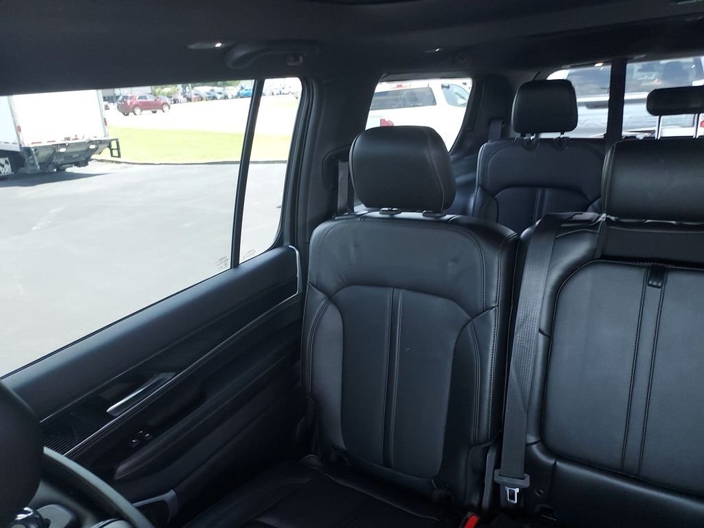 Used 2023 Gray Jeep Base image 12