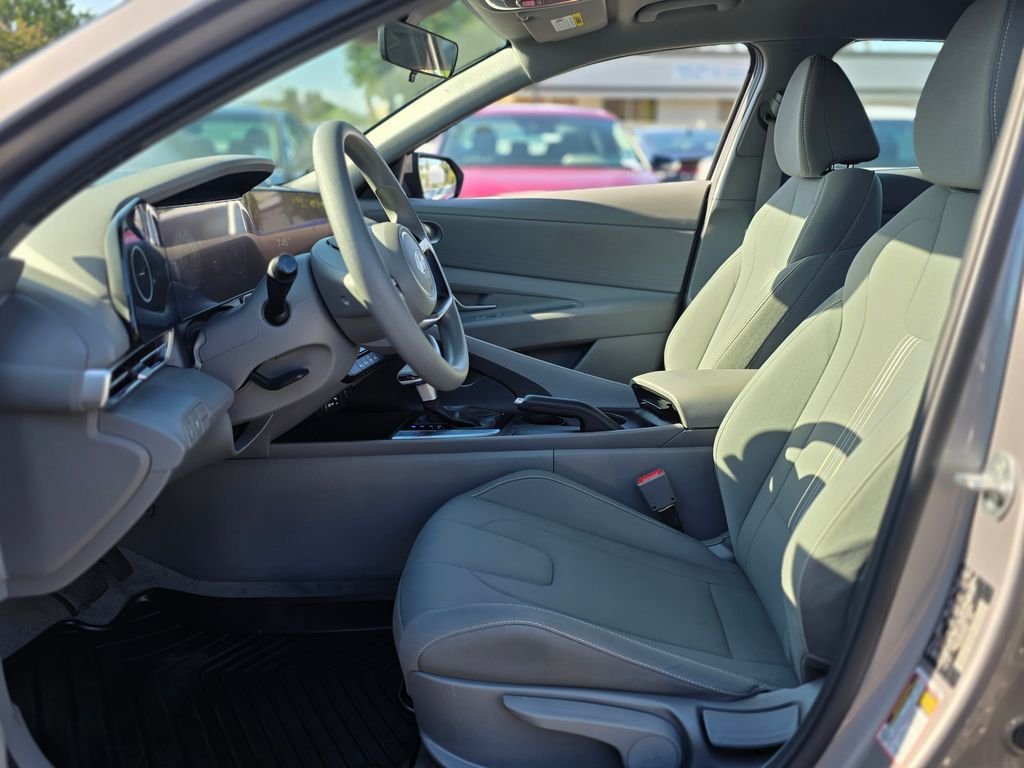 2024 Hyundai Elantra SEL - Photo 12