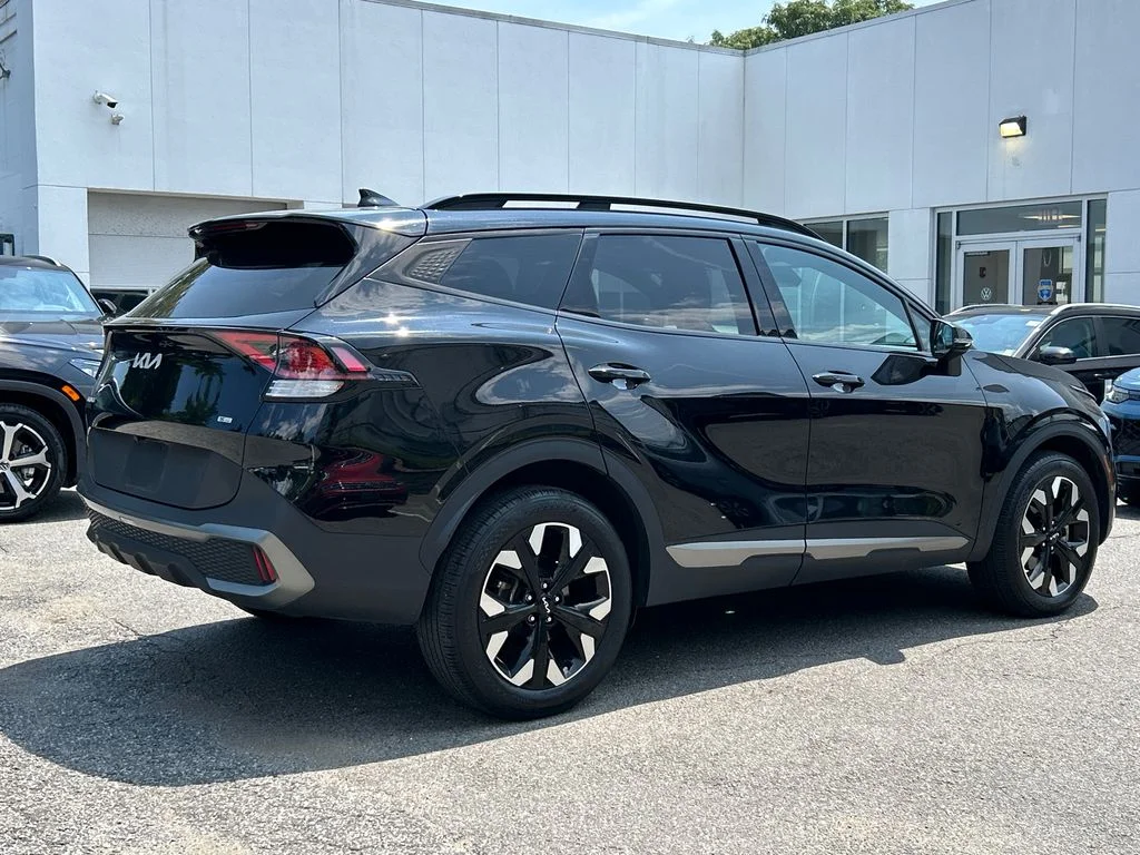 Used 2024 Black Kia X-Line image 2