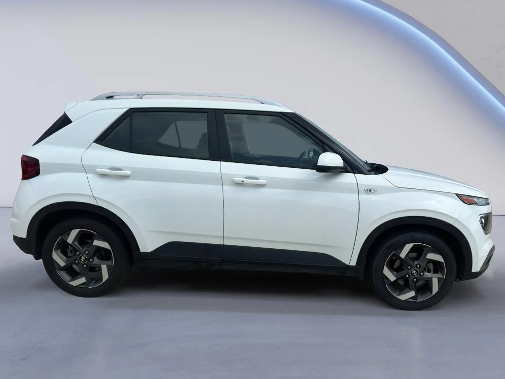 Used 2024 Lunar White Hyundai SEL image 5