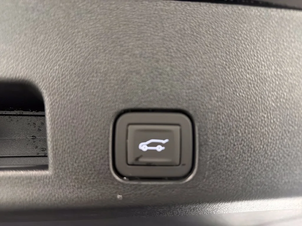 New 2027 Mosaic Black Metallic Chevrolet LT image 9