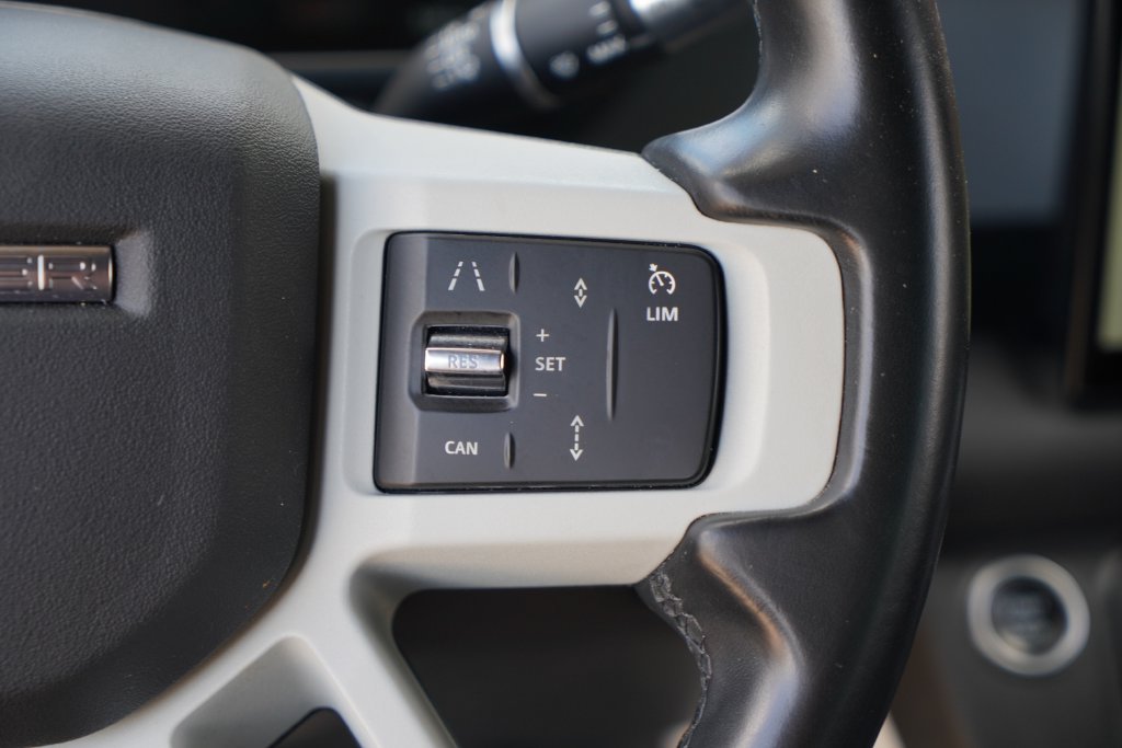 Used 2022  Land Rover X-Dynamic SE image 14