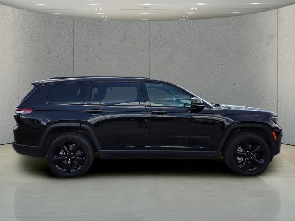 Used 2023 Black Jeep Altitude image 6