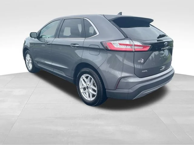 Used 2024 Gray Ford SEL image 3