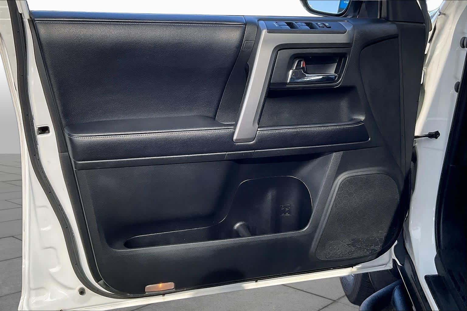 Used 2019 Super White Toyota SR5 image 21