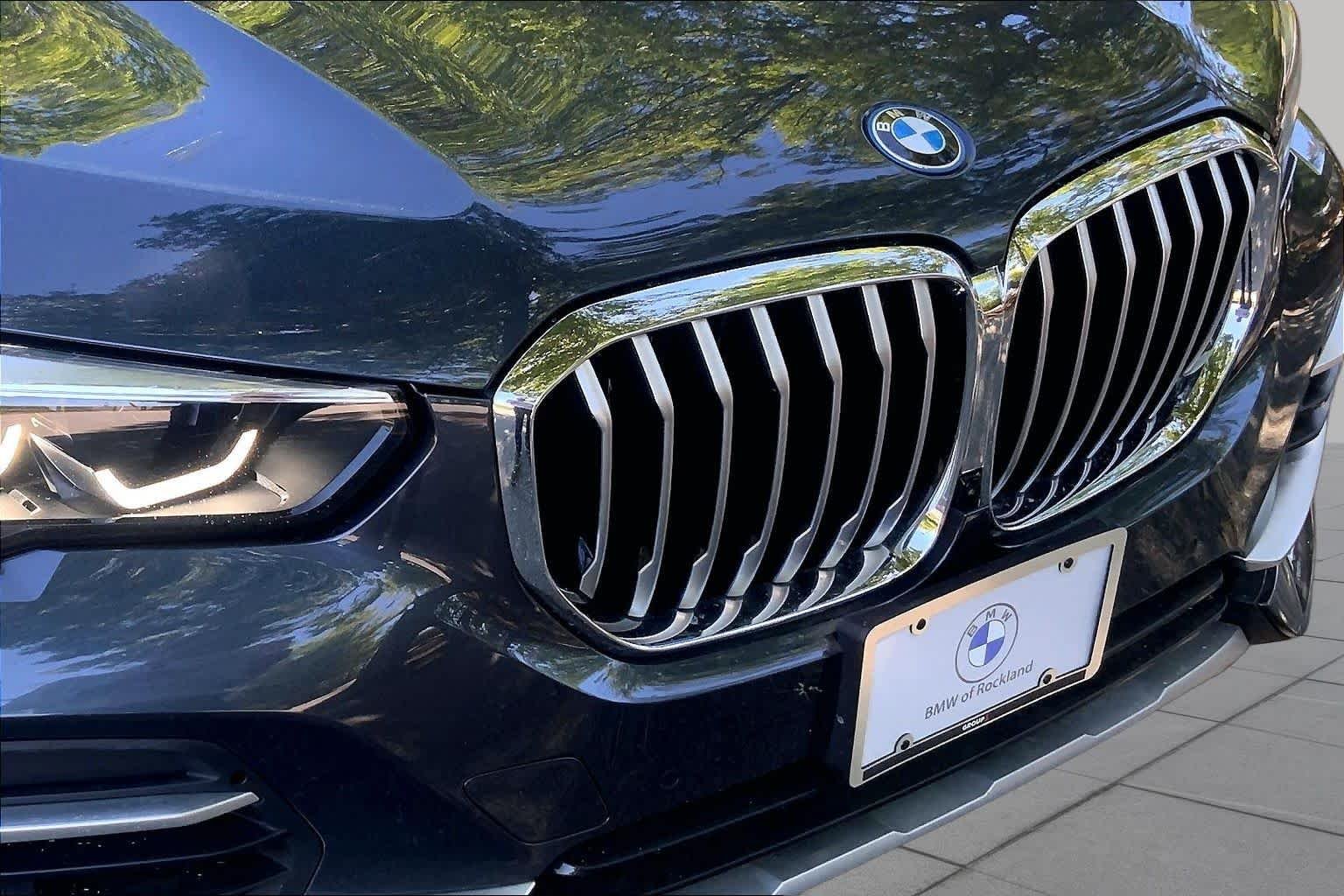 Used 2022 Arctic Grey Metallic BMW xDrive45e image 29