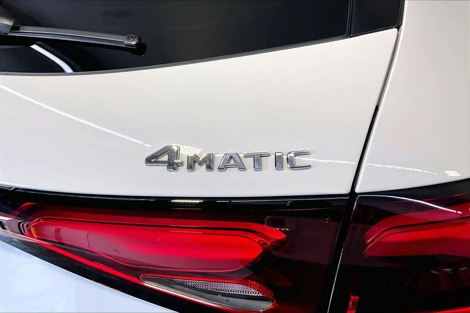 Certified Used 2026 Polar White Mercedes-Benz GLC 300 image 10