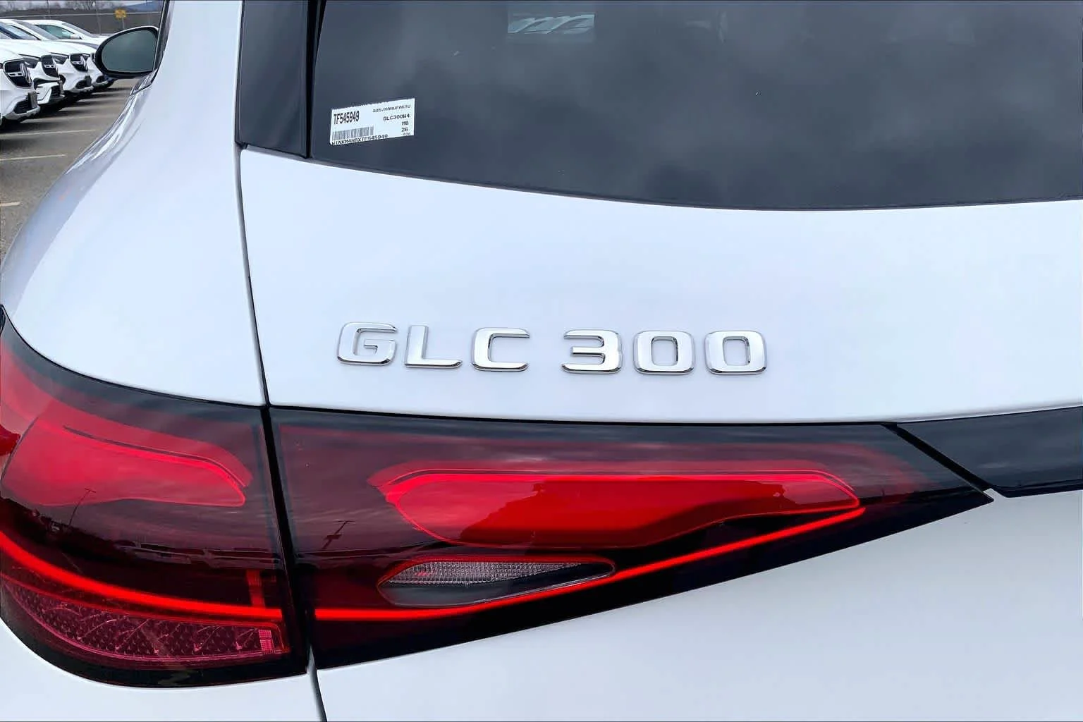 New 2026 MANUFAKTUR Moonlight White Metallic Mercedes-Benz GLC 300 image 7