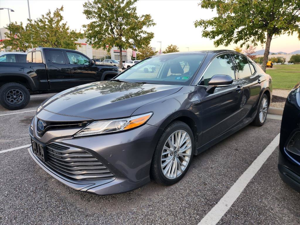 Used 2020 Gray Toyota XLE image 7