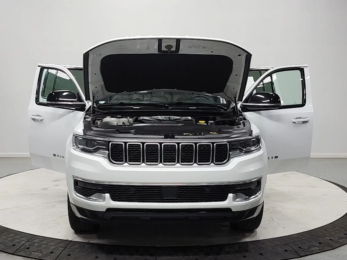Used 2025 Bright White Clearcoat Jeep Base image 10