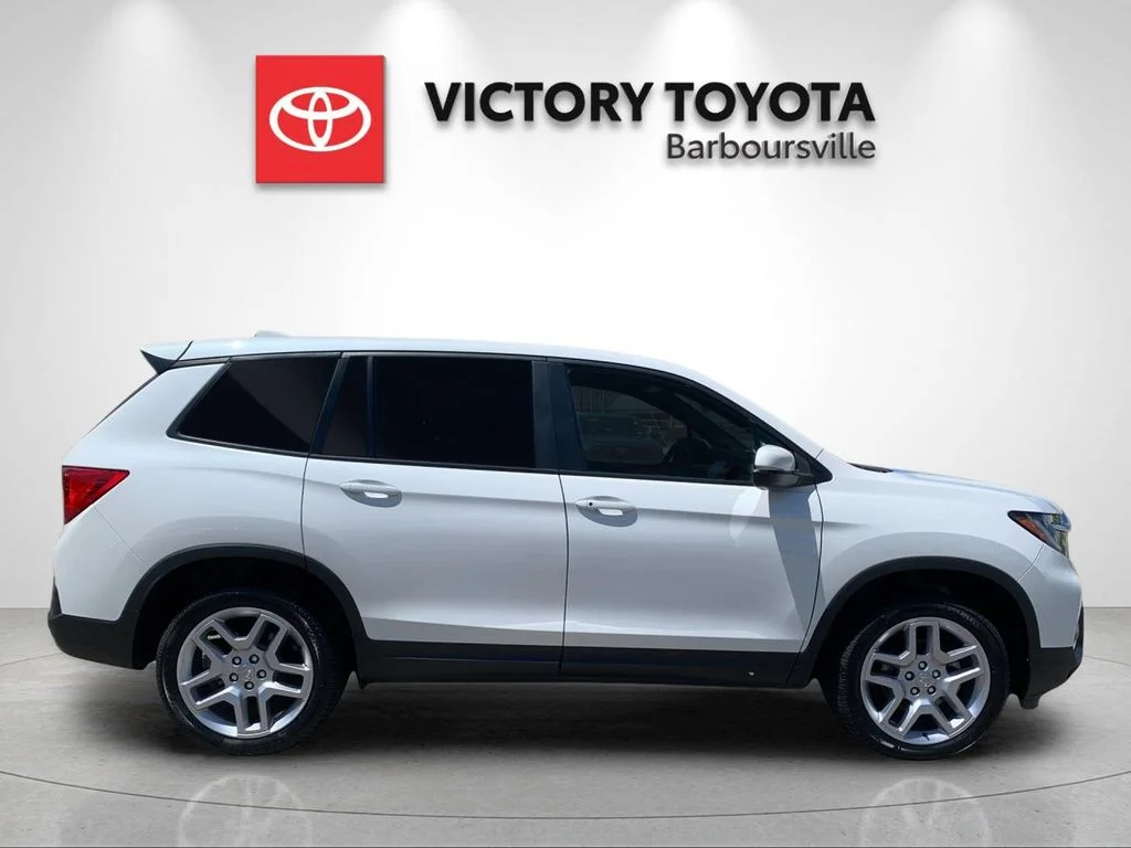 Used 2024 White Honda EX-L image 6