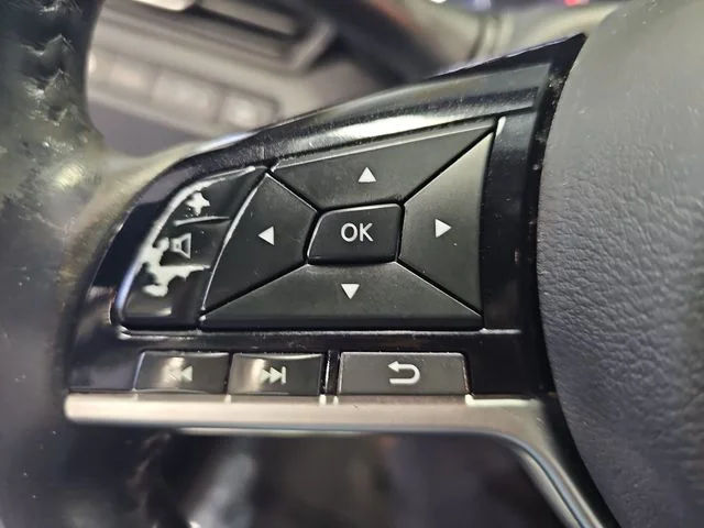 Used 2019 Silver Nissan 2.5 SL image 17