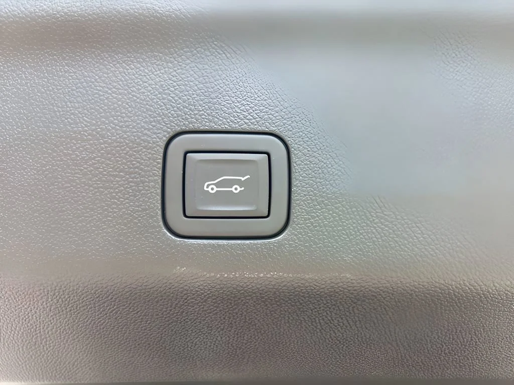 Used 2023 Onyx Black GMC Denali Ultimate image 33