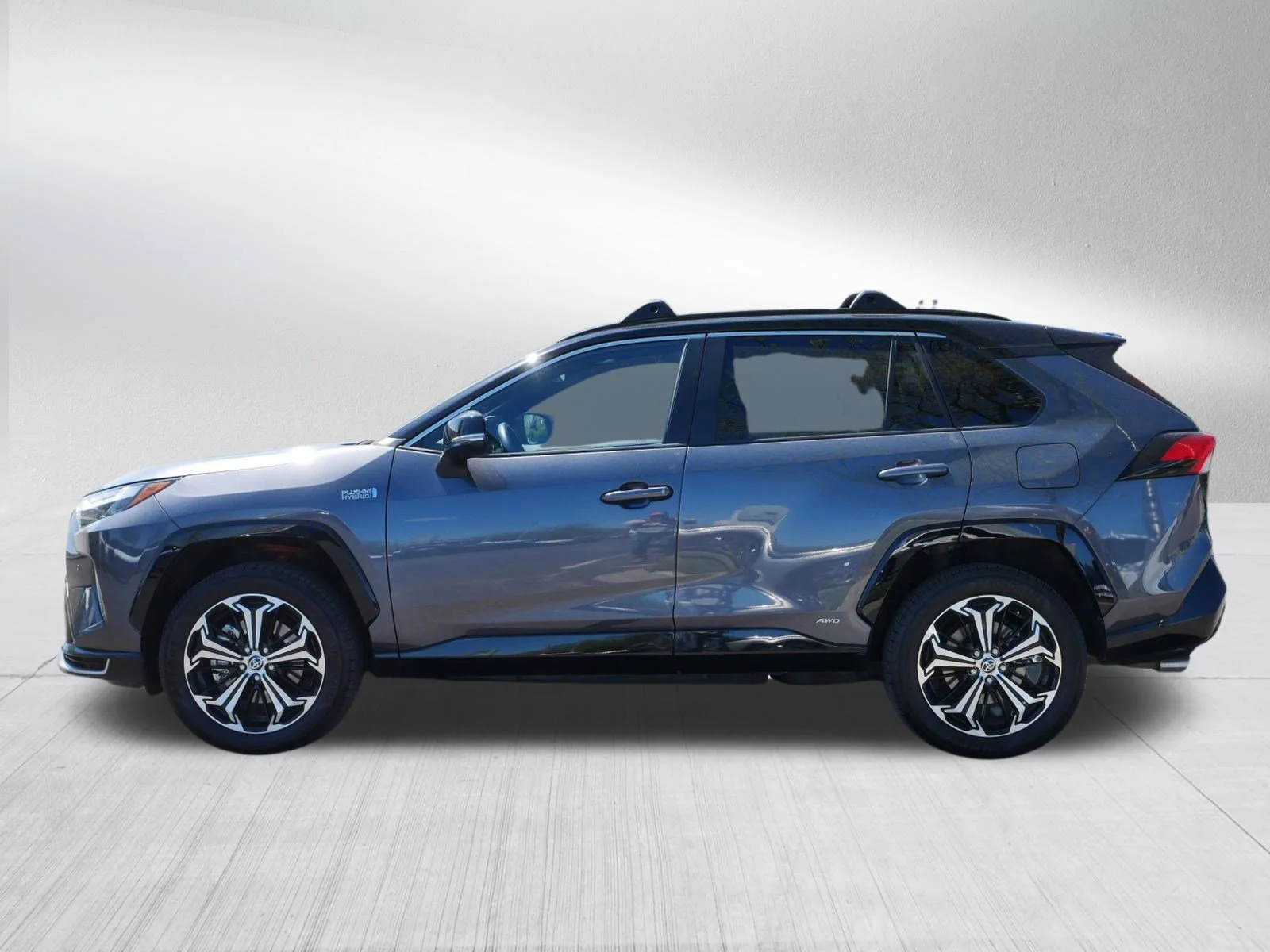 Used 2024 Magnetic Gray Metallic/Midnight Black Metallic Toyota XSE image 4