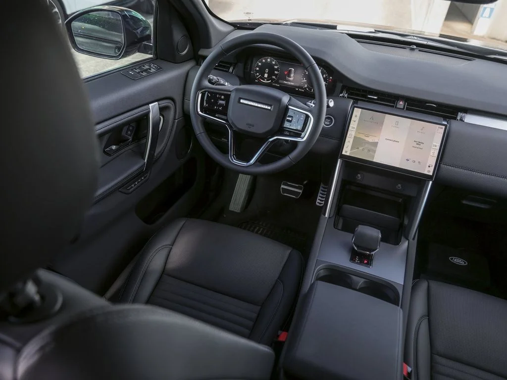 New 2025 Santorini Black Metallic Land Rover SE image 30