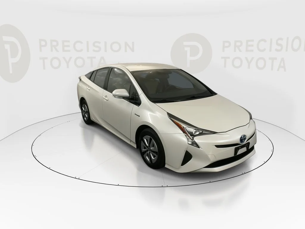 Used 2016 Blizzard Pearl Toyota Three image 4
