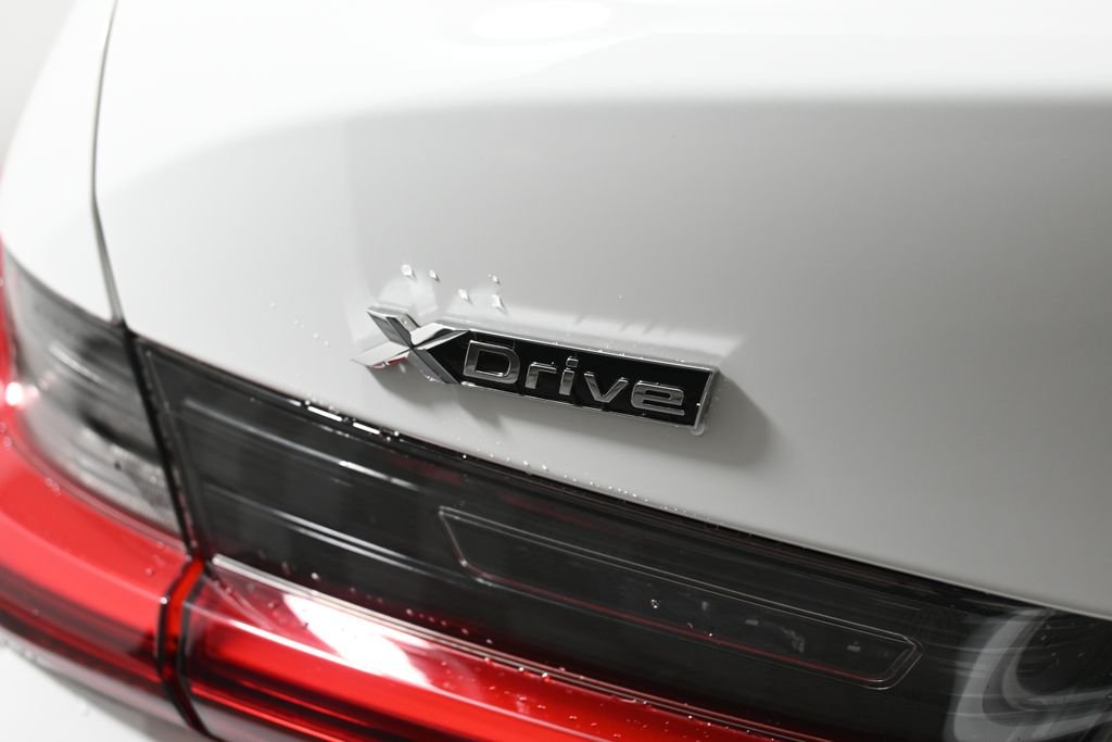 Used 2026 Alpine White BMW 330i xDrive image 40