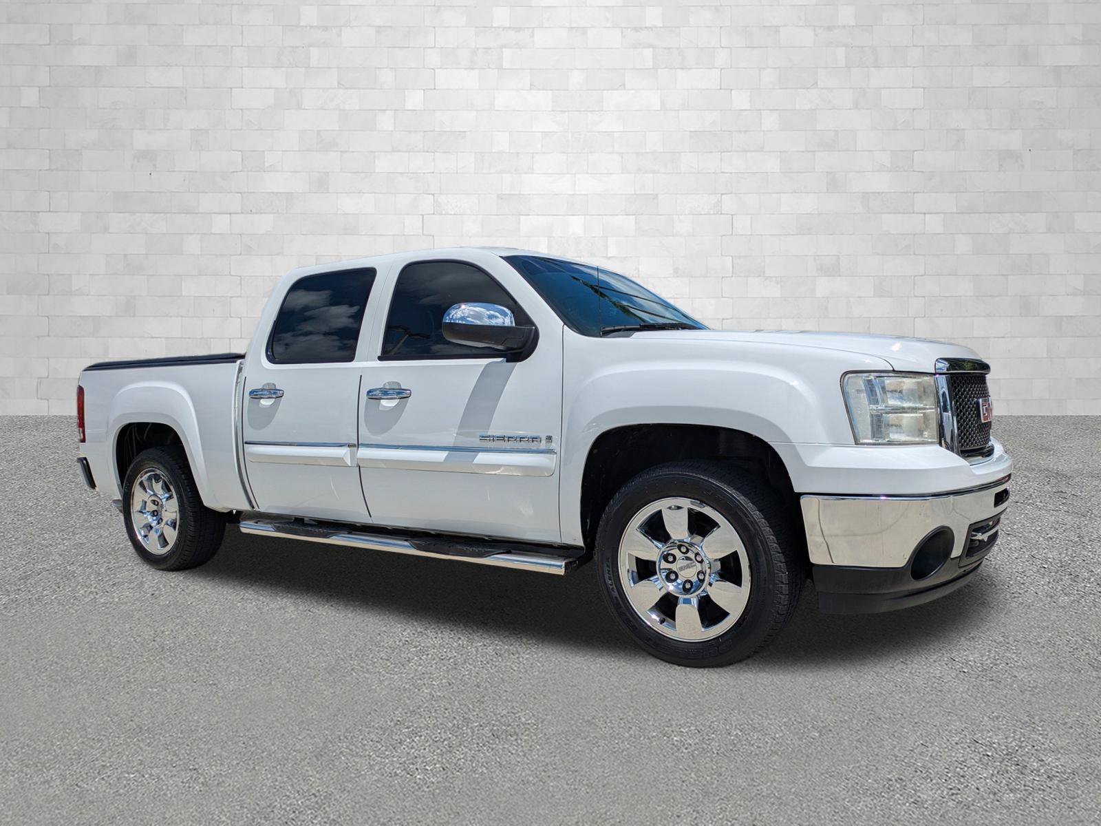 Used 2009 Summit White GMC SLE image 1