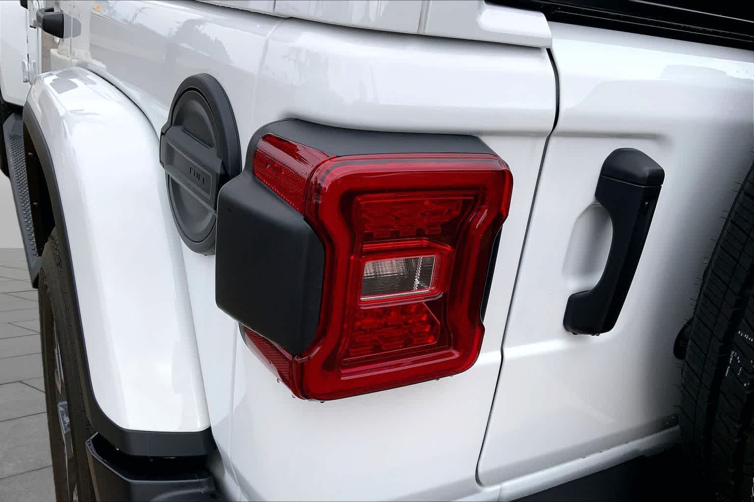 Used 2024 Bright White Clearcoat Jeep Sahara image 29