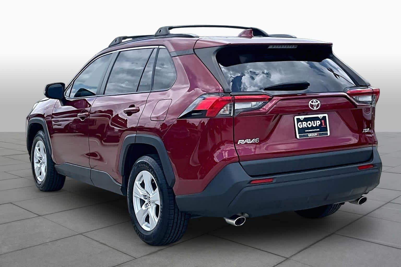 Used 2019 Ruby Flare Pearl Toyota XLE image 12
