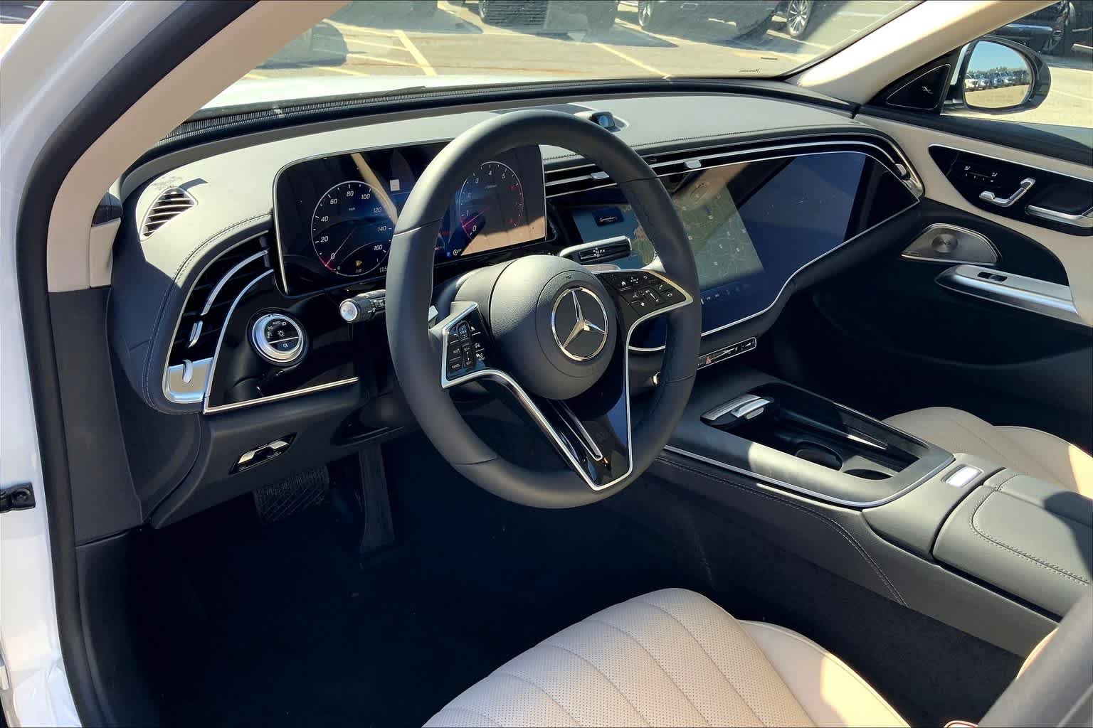 Used 2025 MANUFAKTUR Moonlight White Metallic Mercedes-Benz E 450 image 10