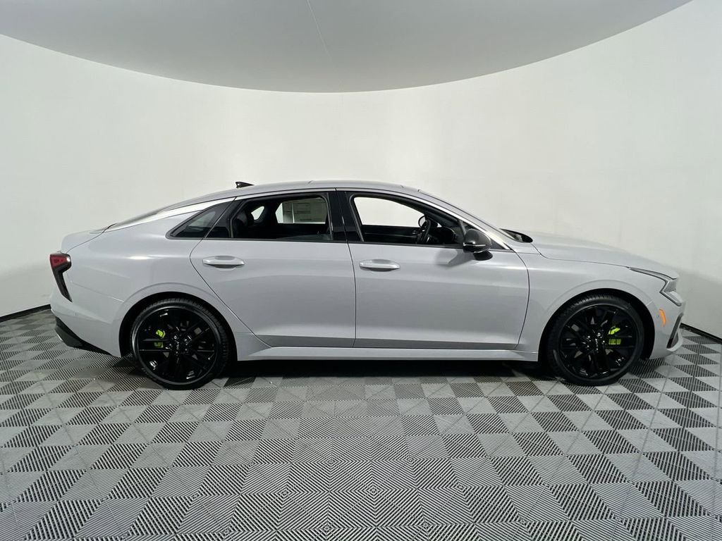 New 2026 Wolf Gray Kia GT image 2