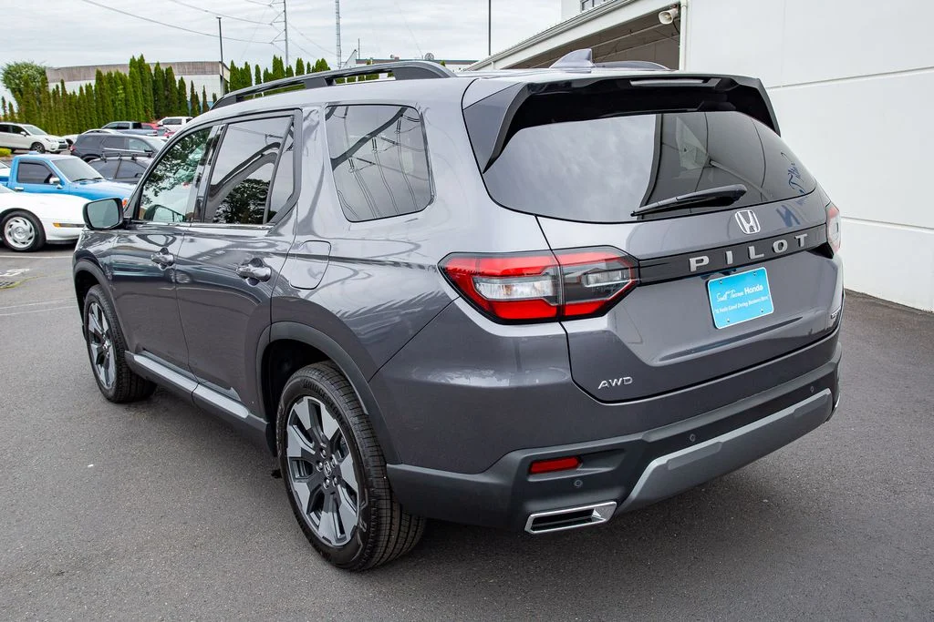 New 2026 Modern Steel Metallic Honda Touring image 8