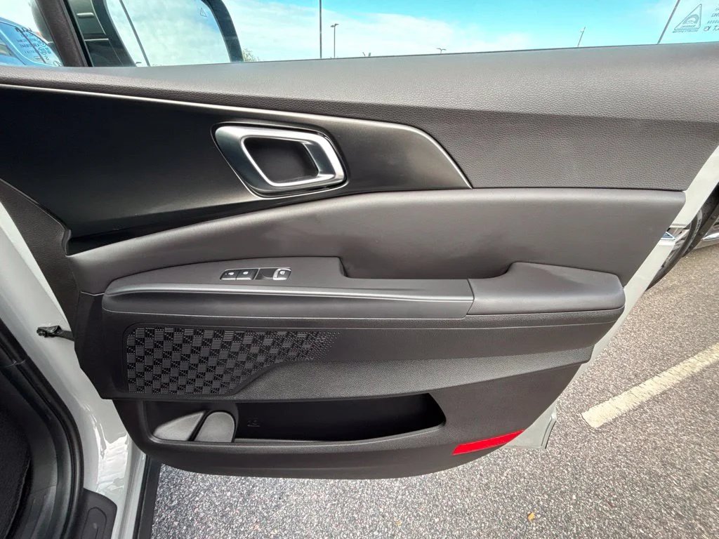 Used 2026 Silver Kia  image 24