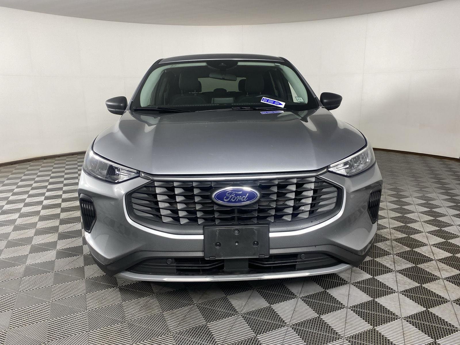 Used 2023 Iconic Silver Ford Active image 2