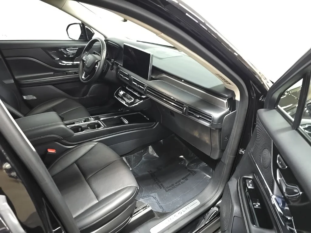Used 2023 Black Lincoln Reserve image 21