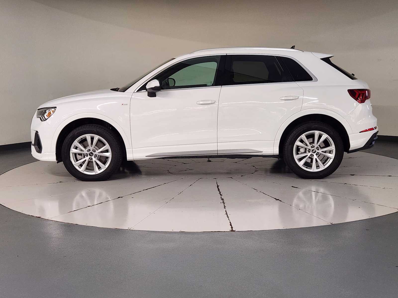 Used 2024 Arkona White Audi S line Premium image 5