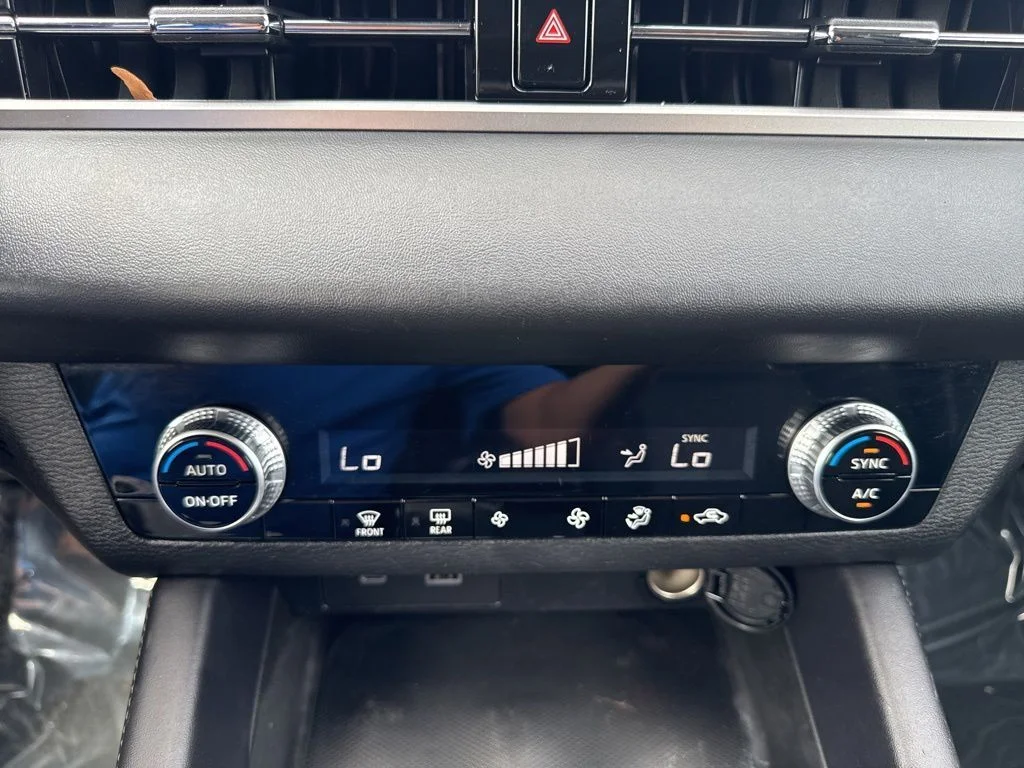Used 2022 White Mitsubishi ES image 17